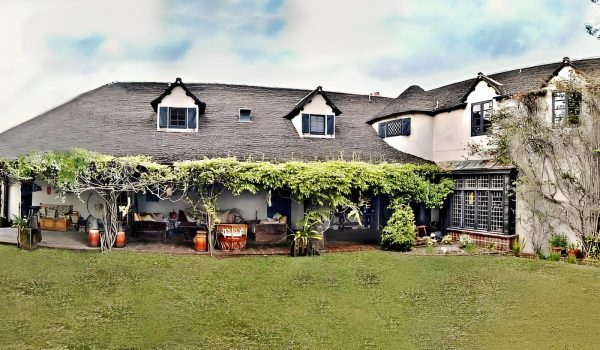 Rob Schneider House: The Pasadena Villa - Urban Splatter