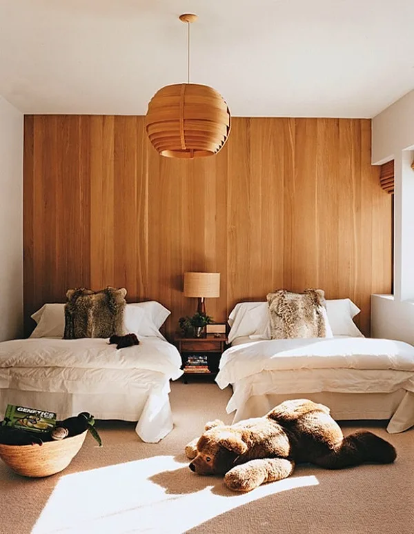 01-wood-wall-Vertical-wood-paneling